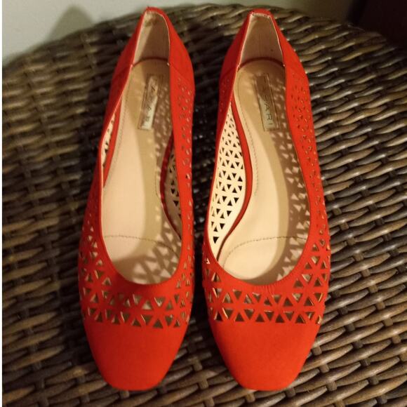 Tahari Innside Red Suede Perforated Ballet Flats Womens 9 Dopamine Dressing - Picture 1 of 9